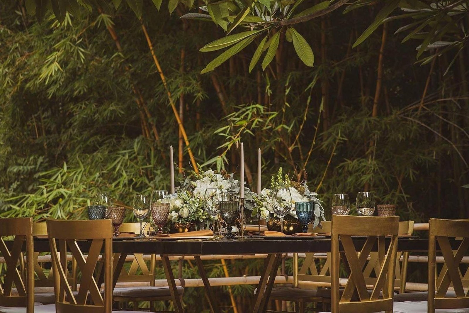 Decoración de mesa en Jardín Huayacán