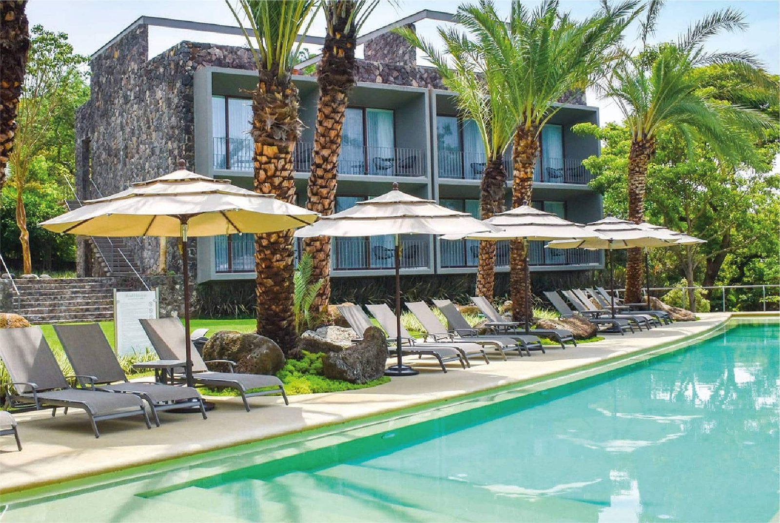 Instalaciones del Hotel con alberca
