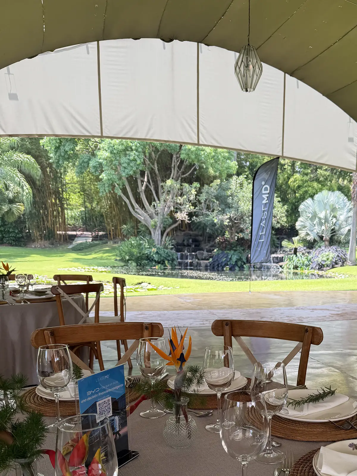 mesa-decorada-jardin-compressed